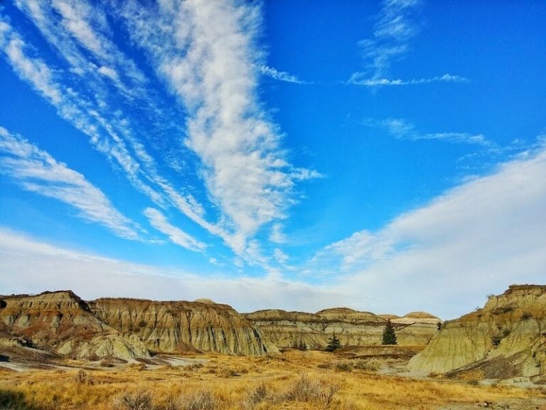 badlands drumheller hiking